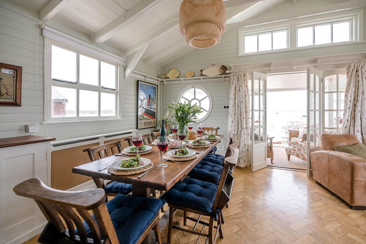 The Boathouse In Felixstowe Ferry - Stunning Waterfront Property Exterior foto