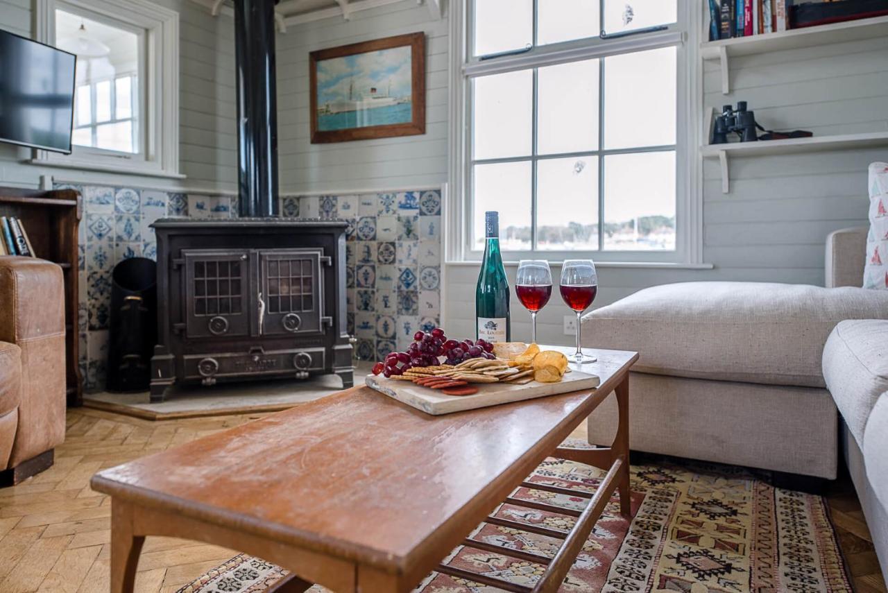 The Boathouse In Felixstowe Ferry - Stunning Waterfront Property Exterior foto