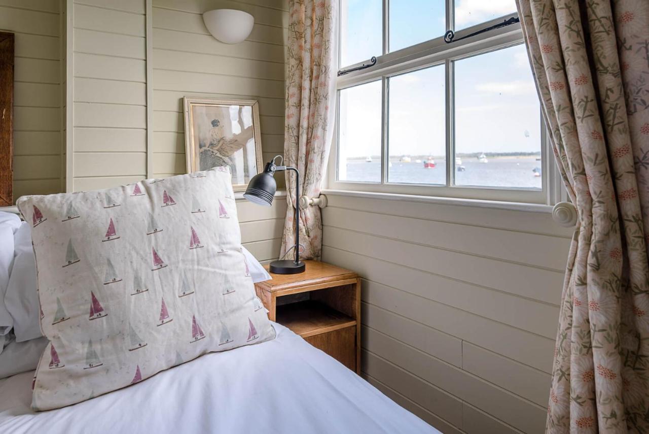 The Boathouse In Felixstowe Ferry - Stunning Waterfront Property Exterior foto