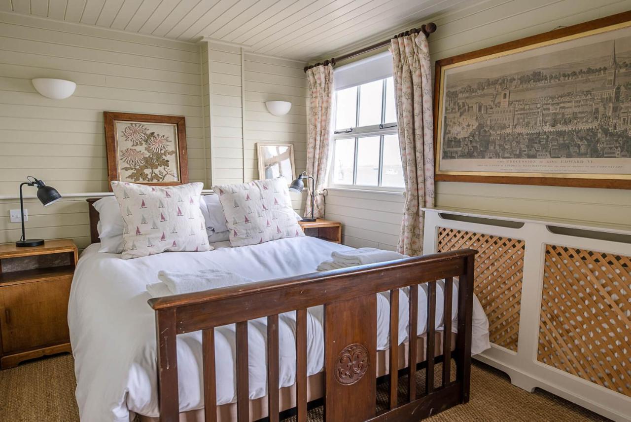 The Boathouse In Felixstowe Ferry - Stunning Waterfront Property Exterior foto