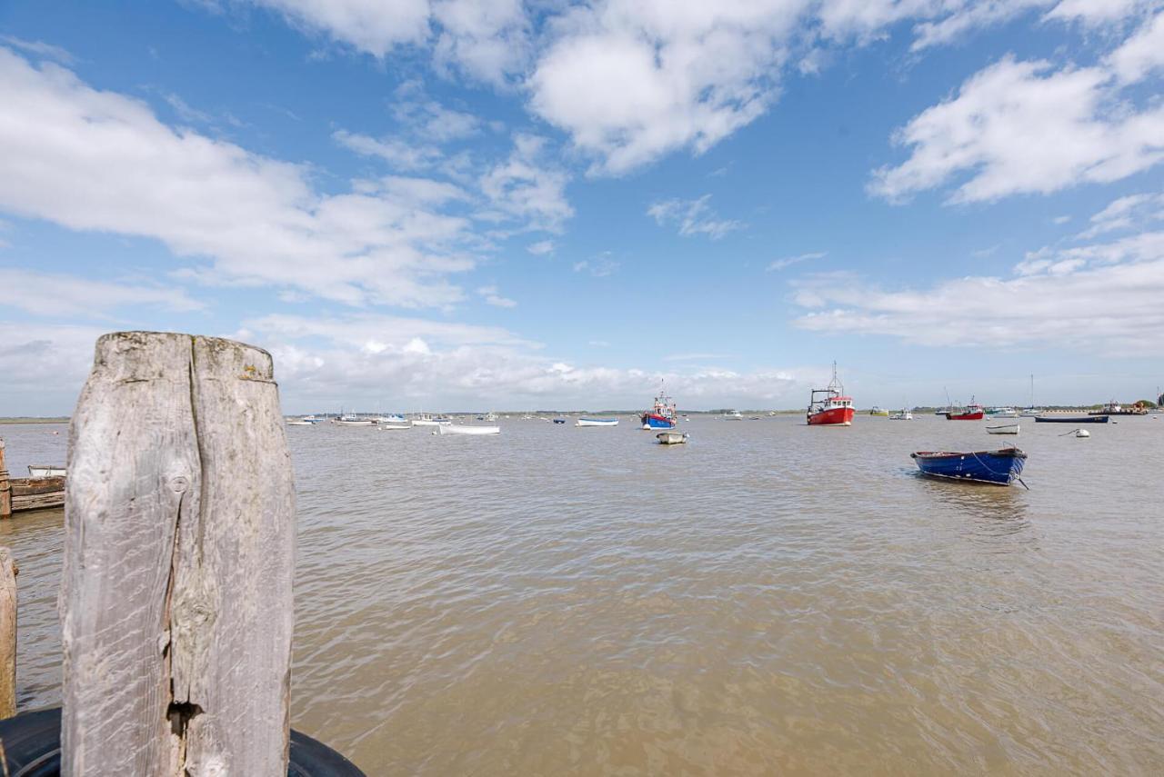 The Boathouse In Felixstowe Ferry - Stunning Waterfront Property Exterior foto