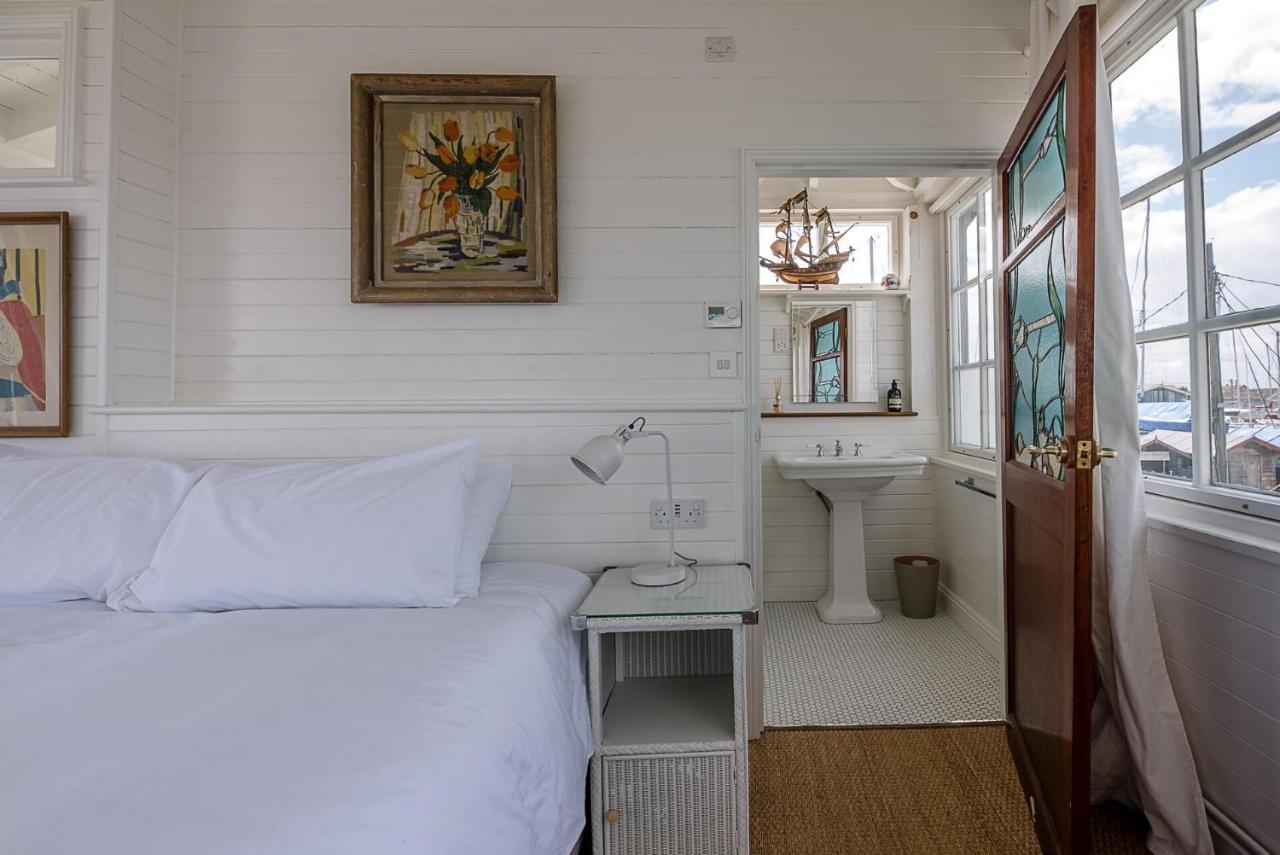 The Boathouse In Felixstowe Ferry - Stunning Waterfront Property Exterior foto